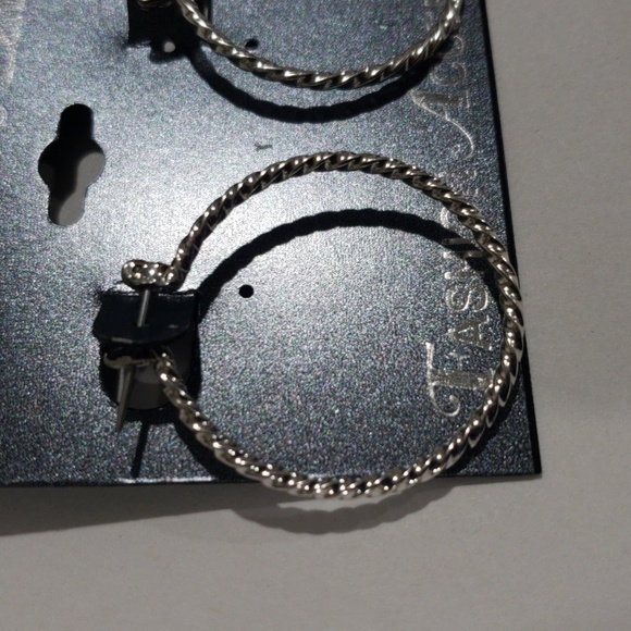 Silver-Tone Twisted Wire Hoop Earrings – 1.25" Classic Lightweight Hoops Women - Picture 4 of 8